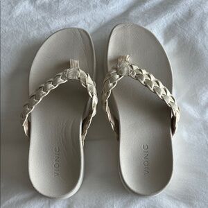 Vionic Women's Cream Braided Sandals